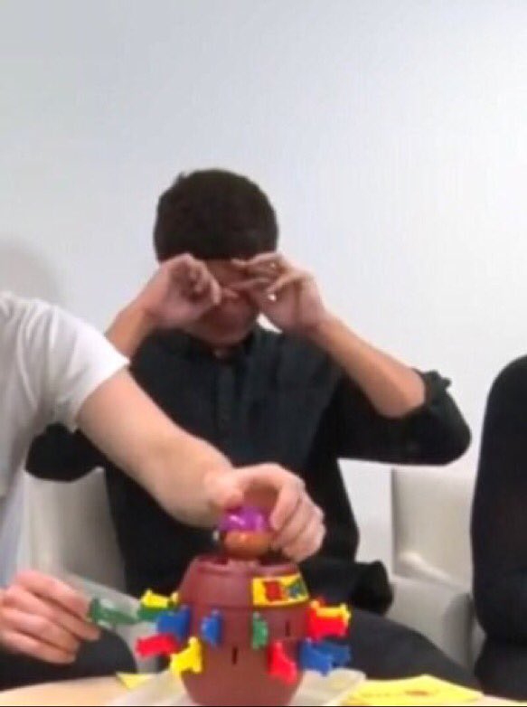 calumfeatures's tweet photo. tired baby https://t.co/S0cURAhUwk