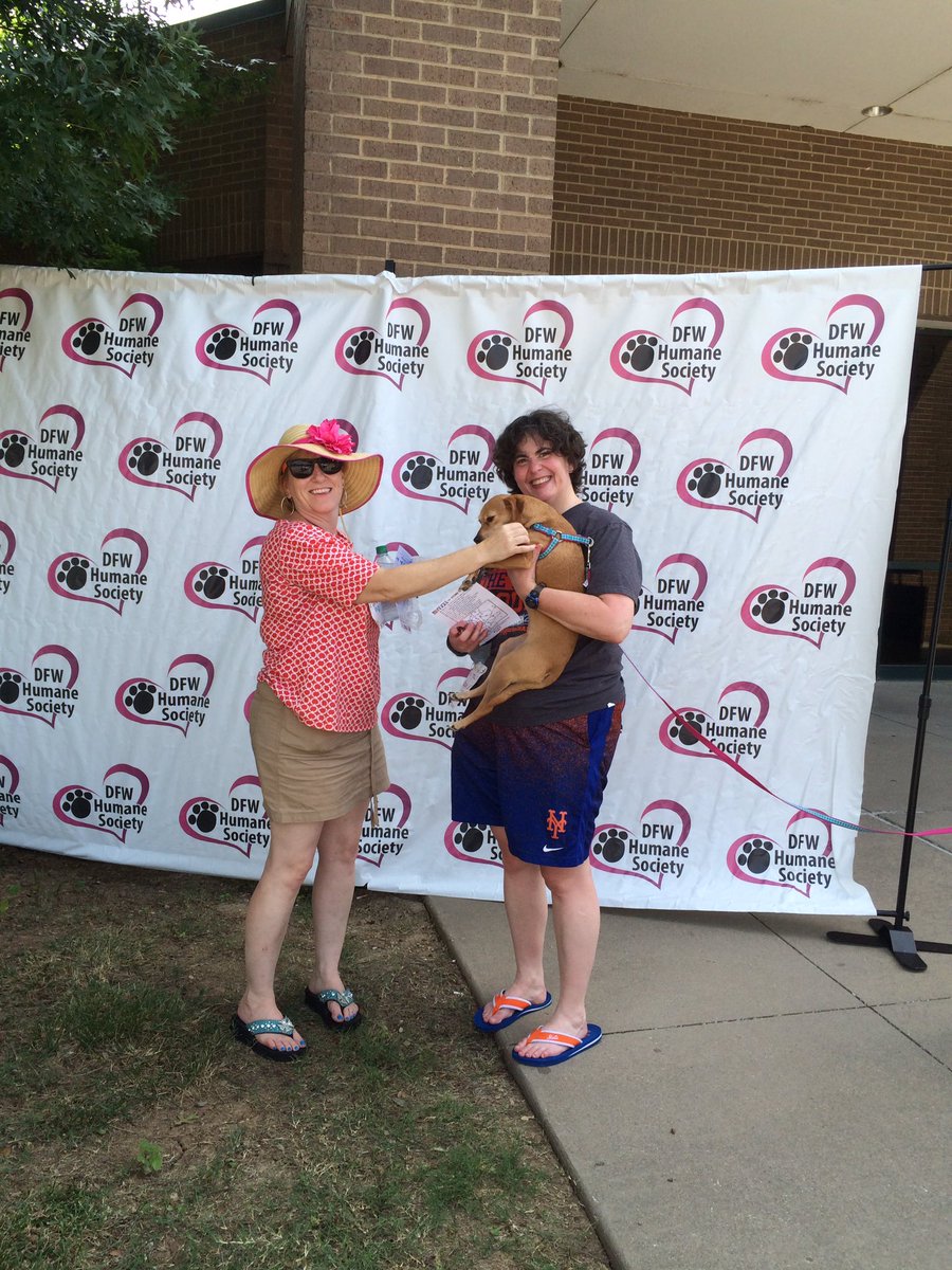 KCDex529's tweet photo. Kisses with Daisy at #texascreditunion for #exploreirving https://t.co/dz7w8DgK6L