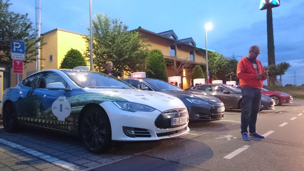 eWheelsDE's tweet photo. #powercharger with other #wave2016 #tesla teams, safe journey home friends! That was a great week! #1o5C https://t.co/2cULtzSItH