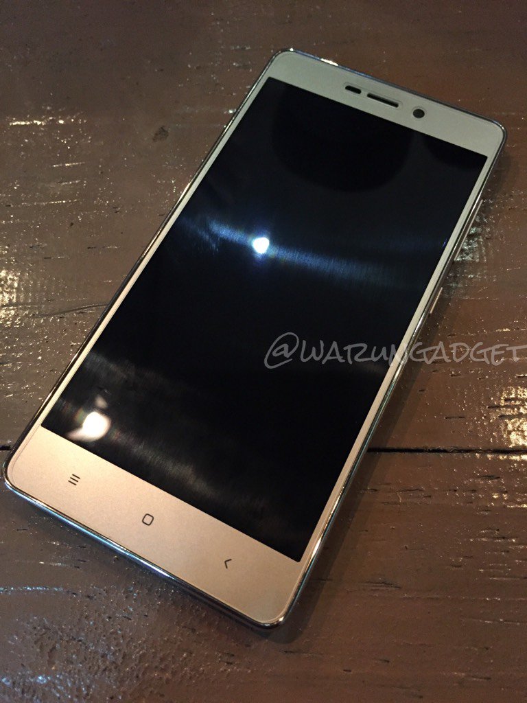 warungadget's tweet photo. FS: (2nd) xiaomi redmi 3 pro gold. 3GB/32gb. Fullset, dent 1 titik. Fungsi normal. IDR.1.9jt pas. +6289637975662 https://t.co/0CmcZBMKdA