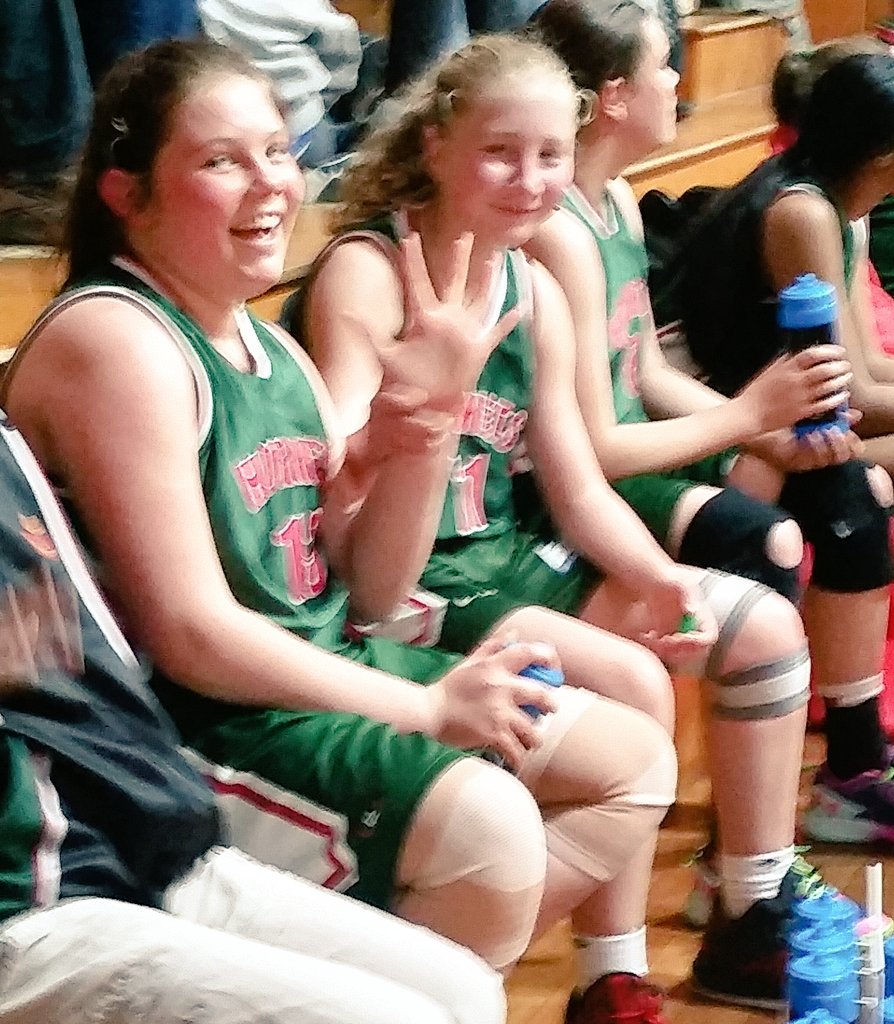 stinger14g2's tweet photo. Oops...Dani did her dough 👋 hills 35 v sutho 26 with 4mins on the clock #14G2 @hornetsreps https://t.co/Gk0WDvcA4q