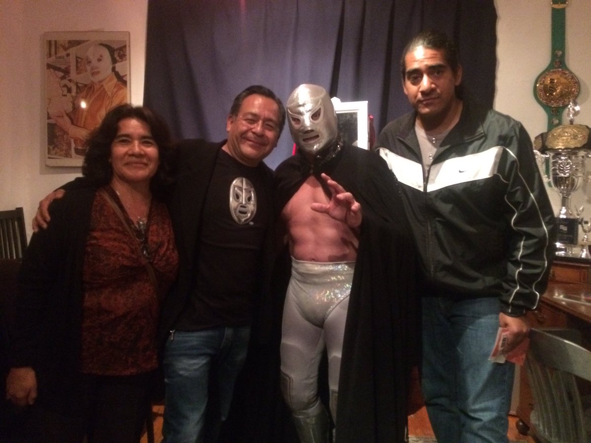 Este sábado es de grandes amigos, ¡a casa llena! <a href="/ElHijodelSanto/">El Hijo del Santo</a> <a href="/TeatroEnCorto/">Teatro En Corto</a> <a href="/nestorrodulfo/">nestor rodulfo</a> <a href="/lolacortesreal/">Lola Cortés</a>