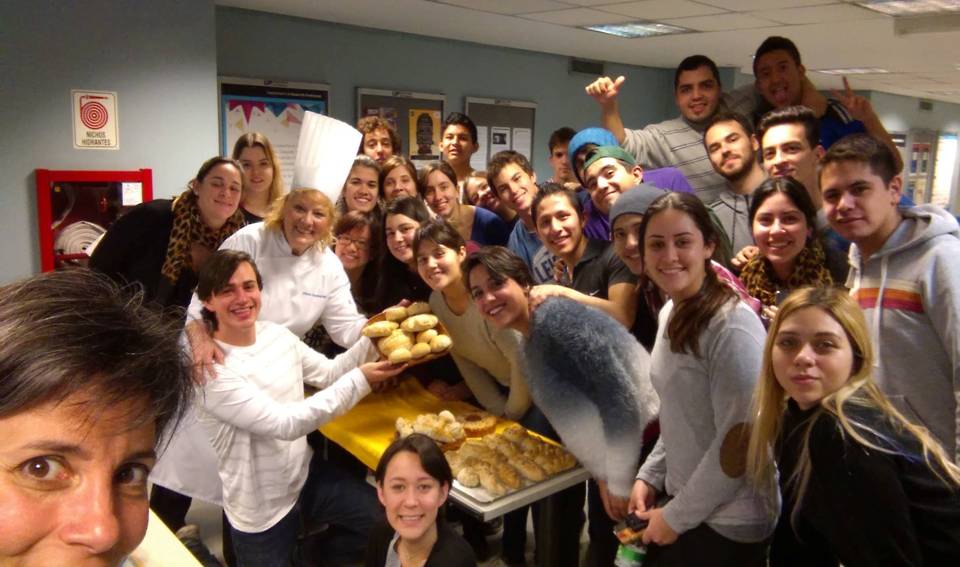 dianaboudourian's tweet photo. #PanCoe, @ale_zuccoli #LaboratoriodelDisfrute @udepalermo A seguir amasando el #pandelafelicidad !! #dianaboudourian https://t.co/gMAuHu9LGD