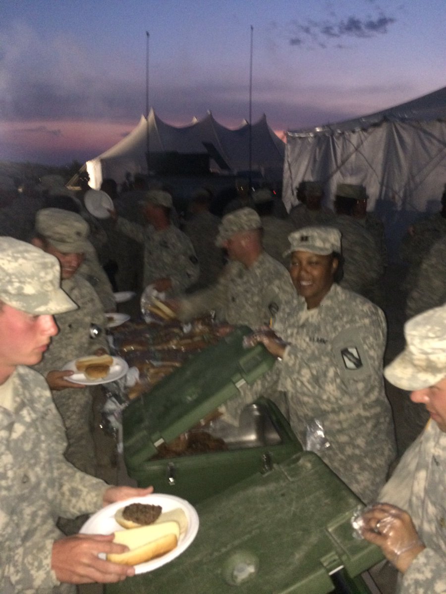 2_198AR's tweet photo. 2-198 AR Commanders serving burgers and hotdogs to our Soldiers for job well done. @155ABCT https://t.co/zcC5bBMarS