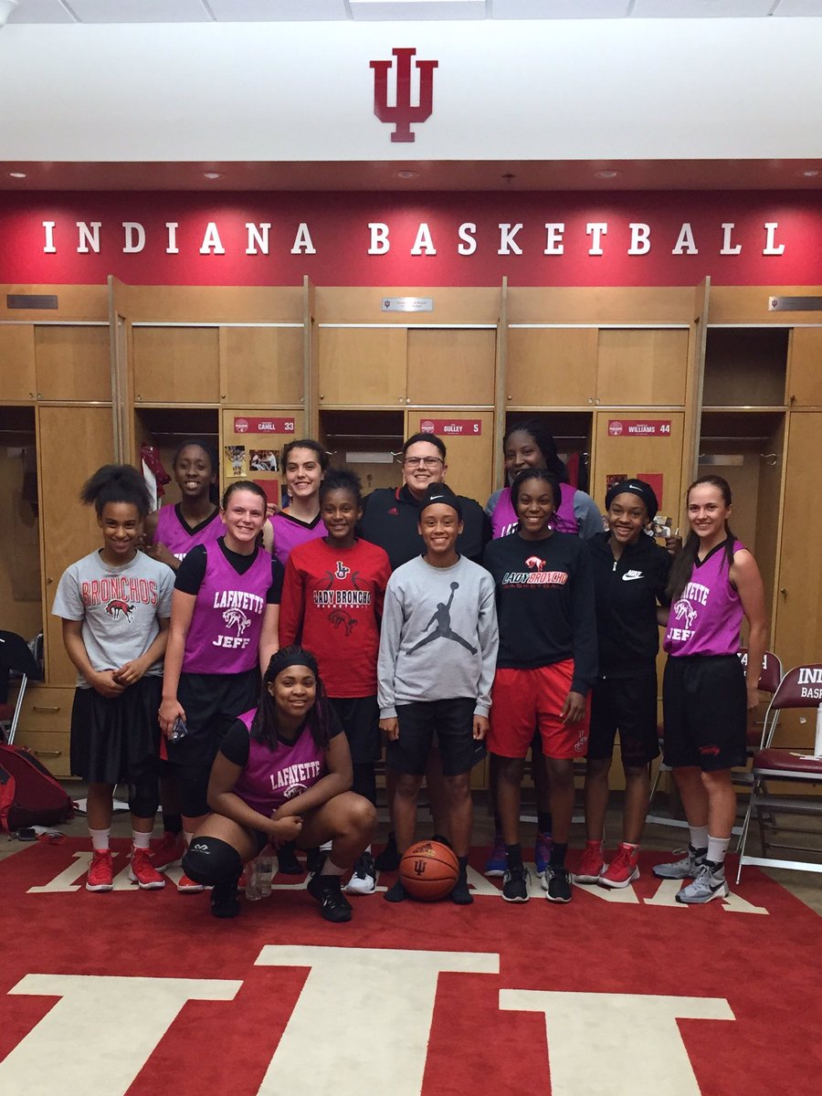 JeffAthletics's tweet photo. Jeff Alum, IU🏀 coach @LizHonegger with the Jeff Girls BBall team at IU! Once A Broncho Always A Broncho! #VIP #GOJHS https://t.co/N5lpHzQjXn