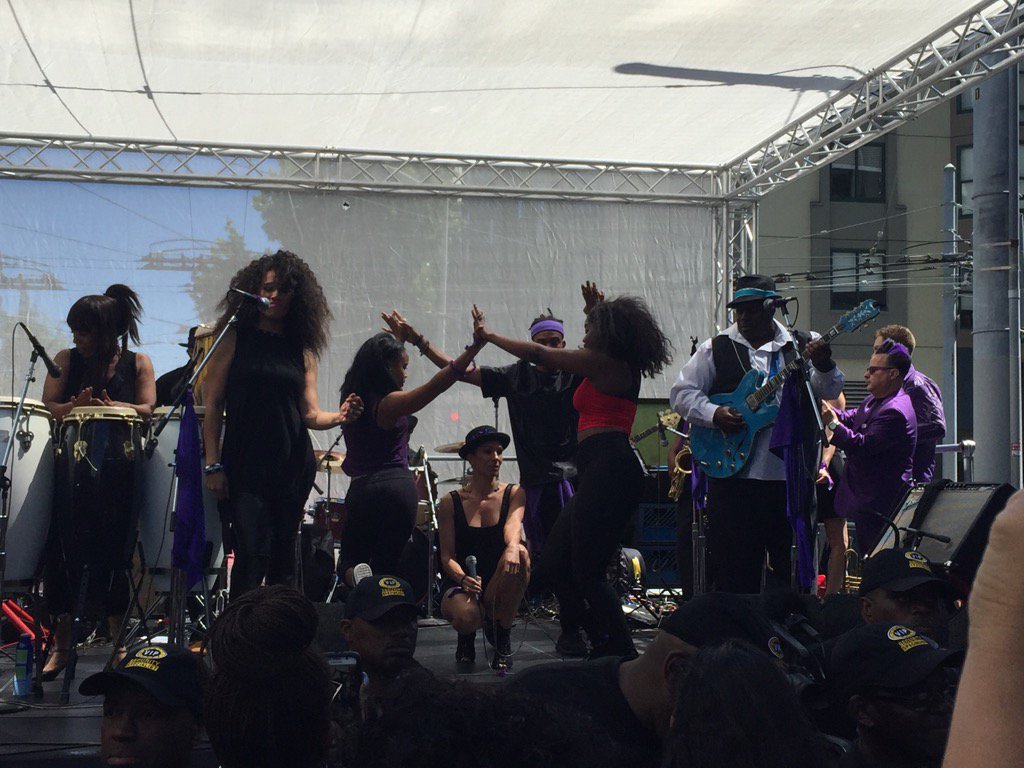 RedSky_at_Night's tweet photo. #TheBeautifulOnes on stage @Prince tribute on #Fillmore stage #JuneteenthSF #Prince https://t.co/tYIGpYnqQb