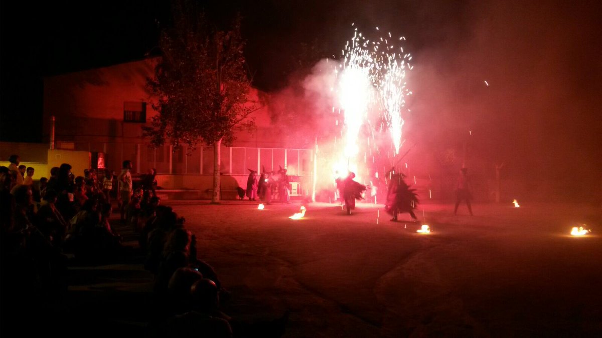 AjRipollet's tweet photo. Després d'haver gaudit amb les @bruixesripollet a la #DiadaLGTBIRipo https://t.co/CVbBuHE0ra