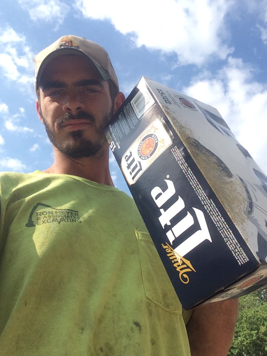Conner_holmen's tweet photo. Enough work for the day, time to relax with some @MillerLite #TipEmBack https://t.co/zsTP4CBAdr
