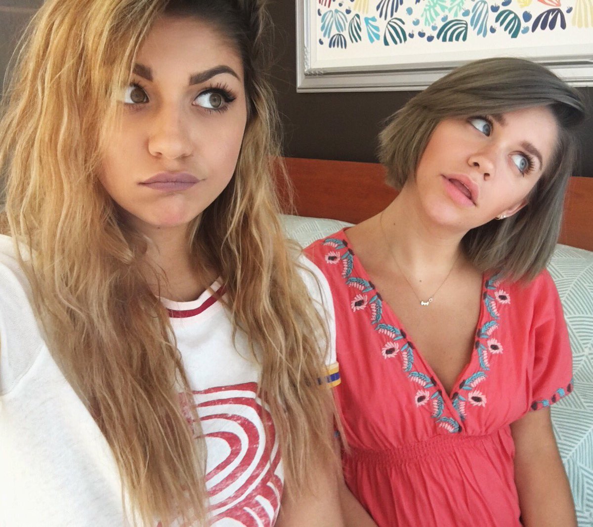 AndreaRussett's tweet photo. Das my sister https://t.co/z8J02vKnnH