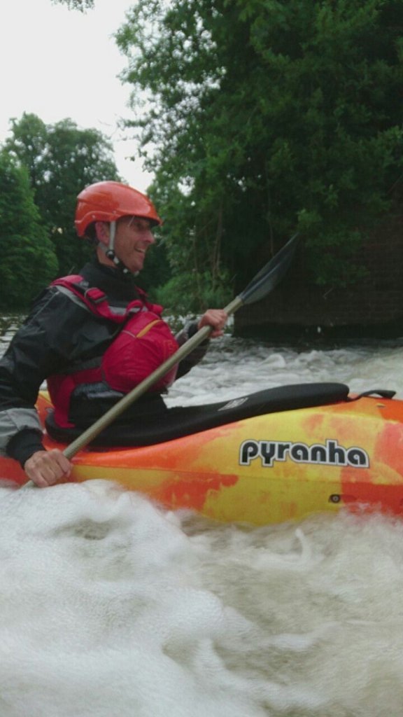 Cheeky paddle at Guildford Weir with <a href="/kayakermax/">Max Juan-Balch</a>