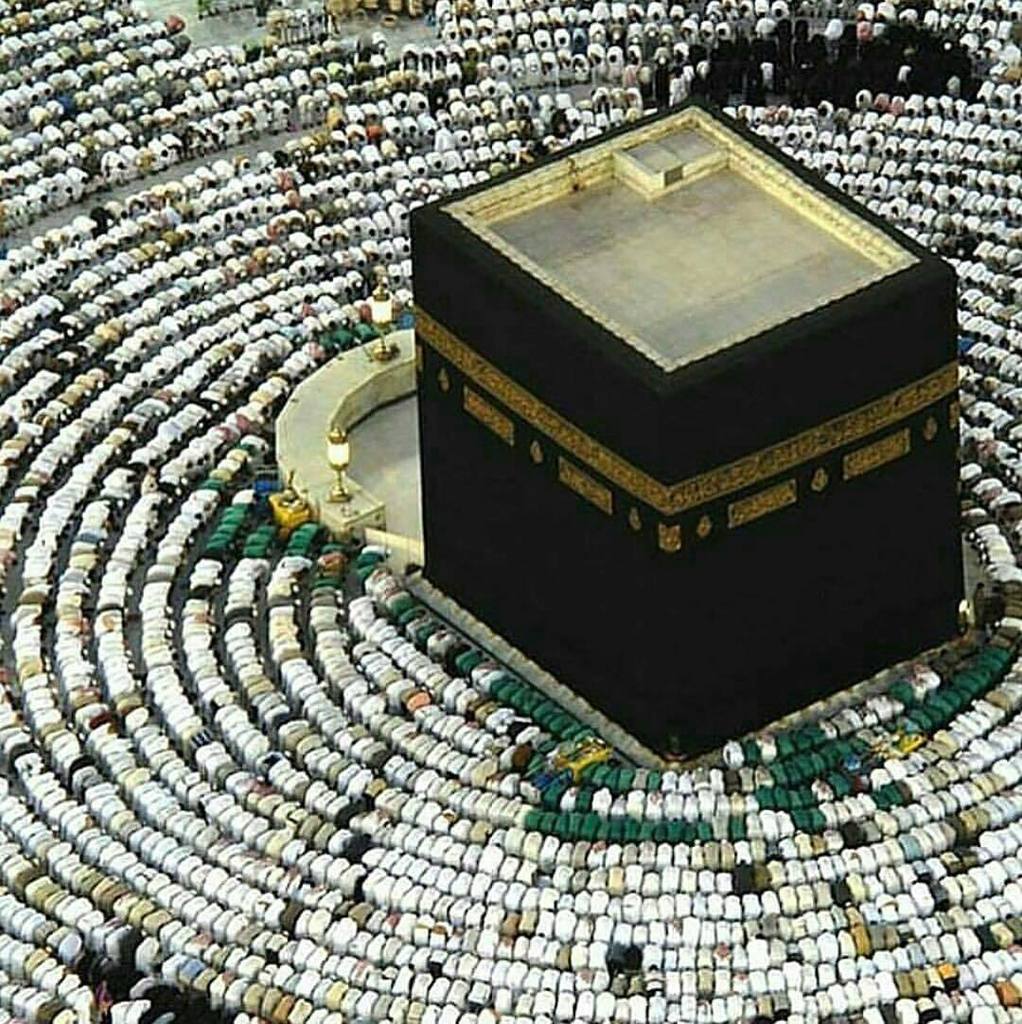 IslamicThinking's tweet photo. Ka'aba, Masjid-Al-Haram, Makkah.  https://t.co/mfNIOLx5wf https://t.co/omBqxzzoeZ