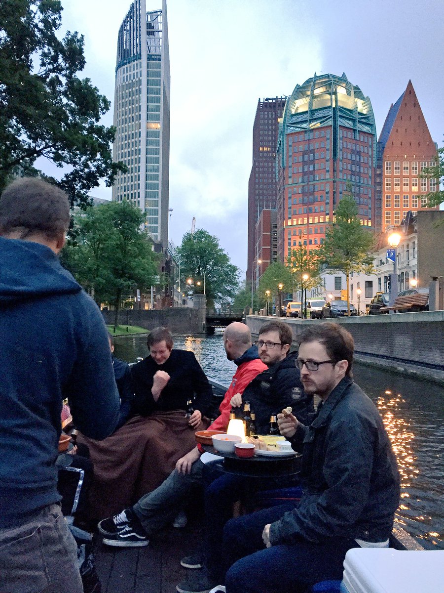 BootVarenDH's tweet photo. Avondvaarten zijn zooooo mooi in Den Haag #rondvaart #borrelboot #denhaag #weekend #haags @GemeenteDenHaag https://t.co/XFyVNq6Rwv