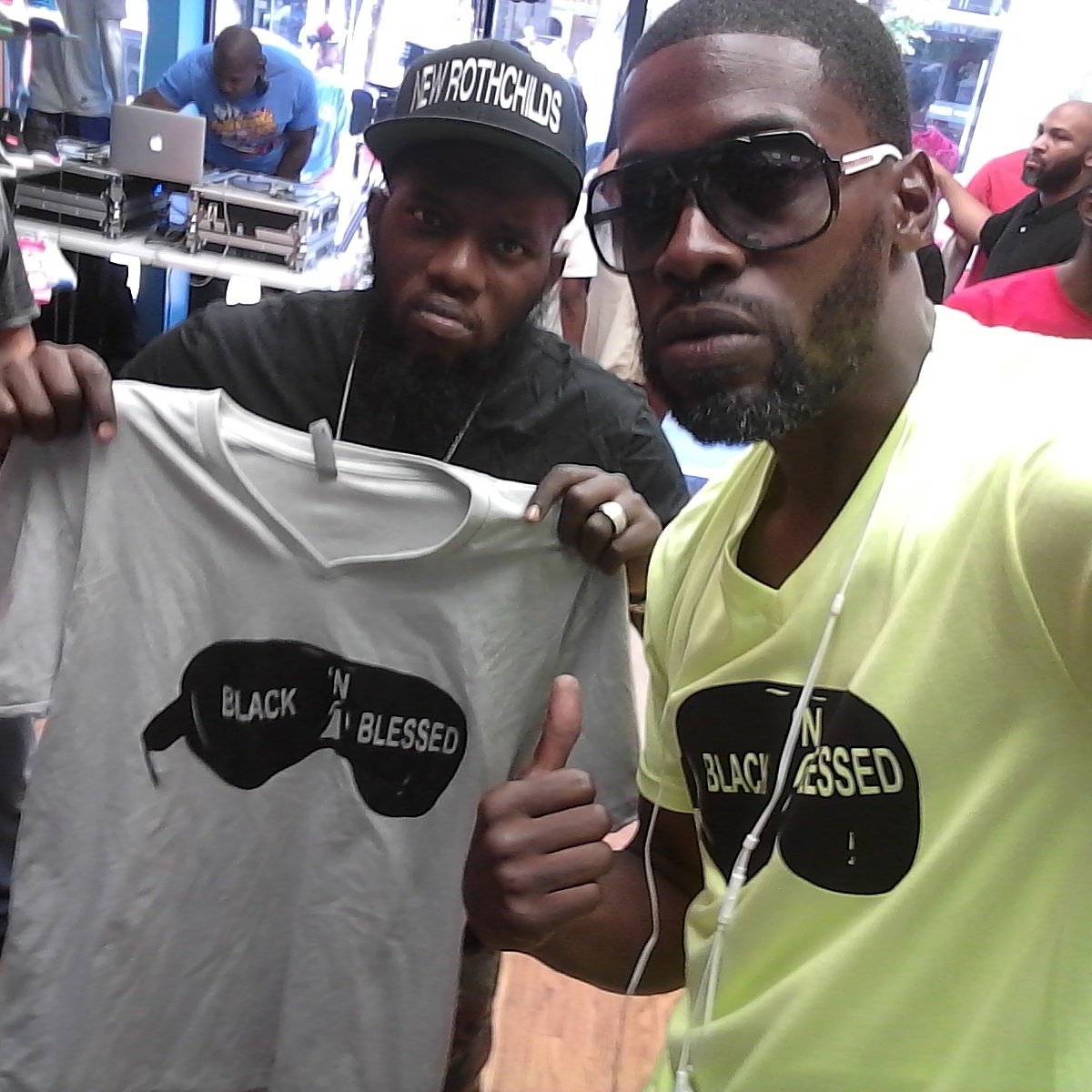 alblack01's tweet photo. My shirts is movin......ijs #BLACKNBLESSED https://t.co/ZemtryHidn