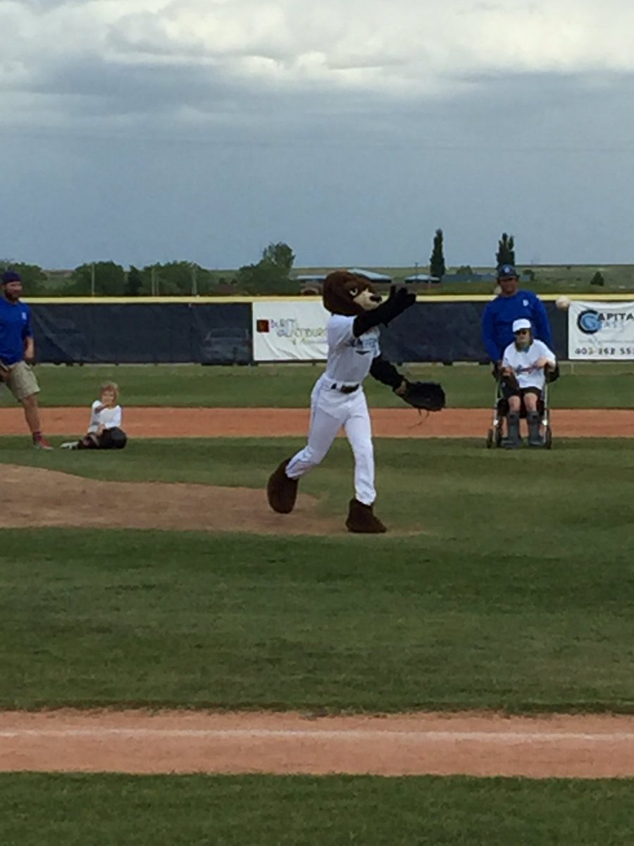 What a great event!!@Bombers_Brooks <a href="/CityofBrooks/">City of Brooks</a> <a href="/rcmpgrcpolice/">RCMP</a> <a href="/SpecialOlympics/">Special Olympics</a> @TheONEbrooks