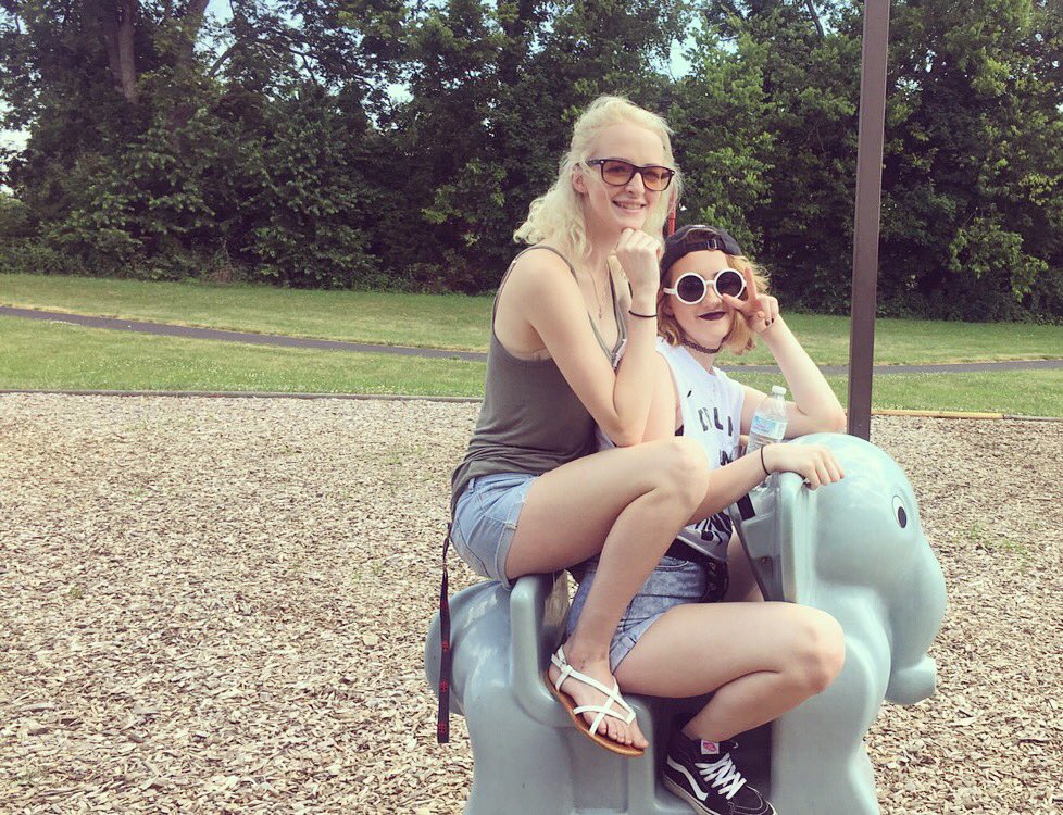 lexiethegreat's tweet photo. have a friendship goals pic from insta https://t.co/UKGJXG3kMc https://t.co/OwUDo3jRGS