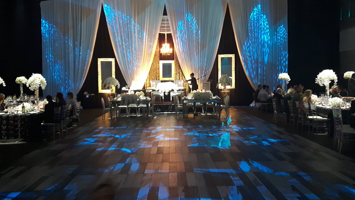 mendez_jillian's tweet photo. Absolutely stunning room
#wedding #vaughan #universaleventspace
#singer https://t.co/huUOJXqRMd
