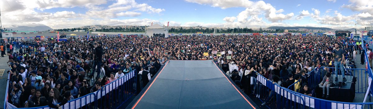 CNCOmusic's tweet photo. En minutos en #ElConciertoEXA2016! 🎶🎙📽🇪🇨 #CNCOenEcuador https://t.co/1VHEDQBFdg