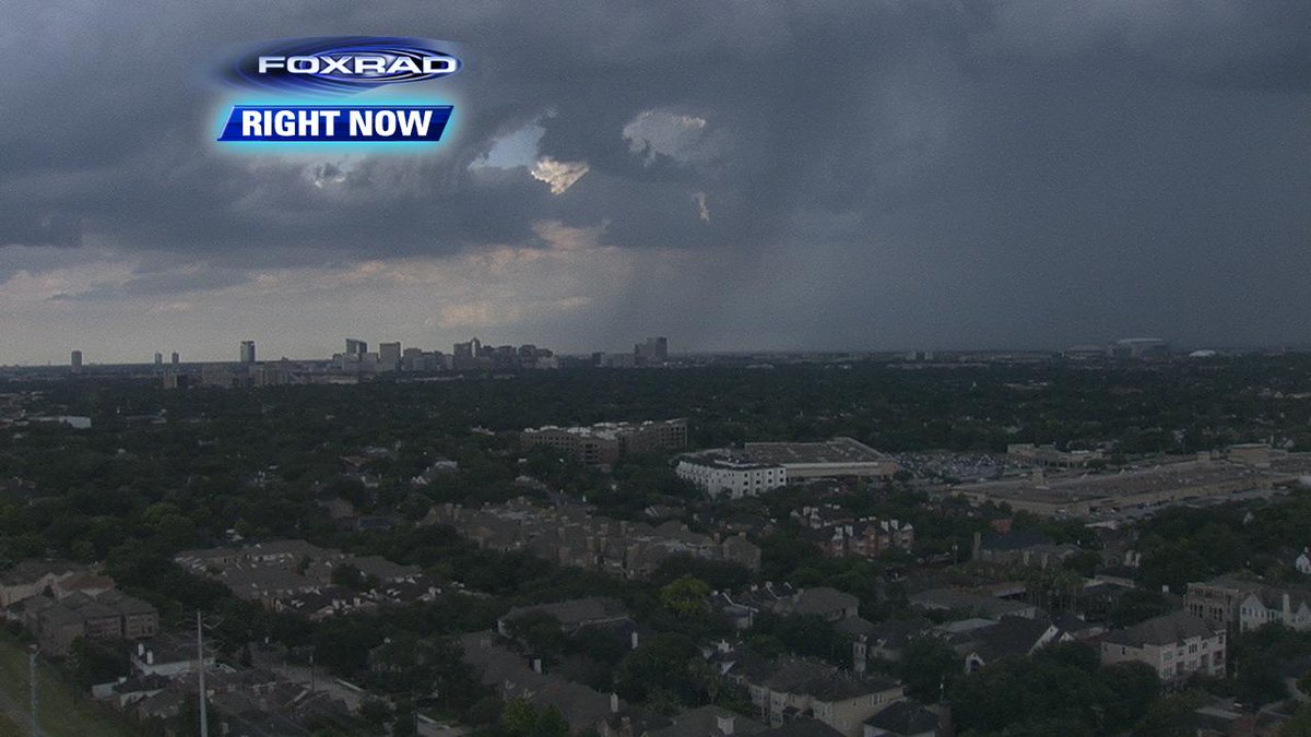 JohnDawsonFox26's tweet photo. Nearly stationary storm just south of the medical center. #Houston #weather https://t.co/QZzpls23Jt
