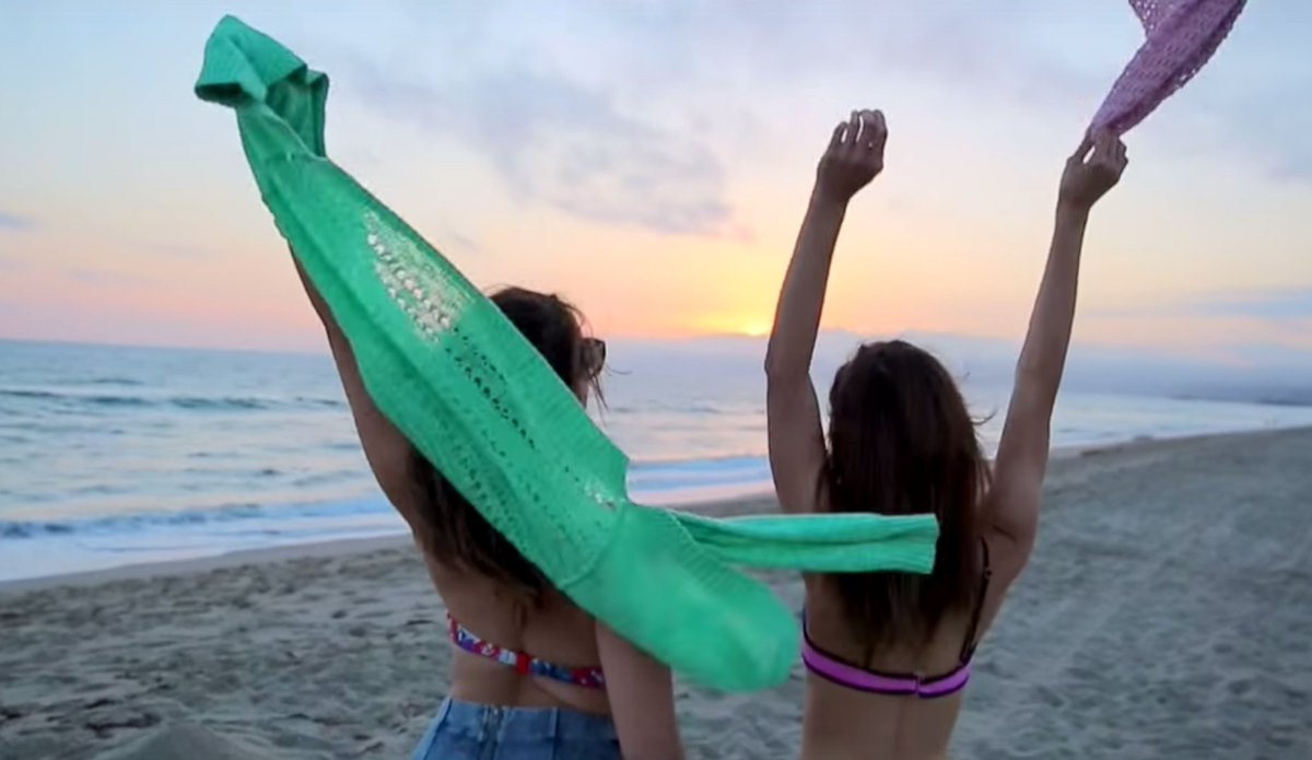 itsmaggieknox's tweet photo. @MegsDeAngelis & @itslyndsayrae thanks for letting me shoot you guys, pew pew pew π₯β¨π₯ #NewMegVideo https://t.co/v6a2yQ52ES