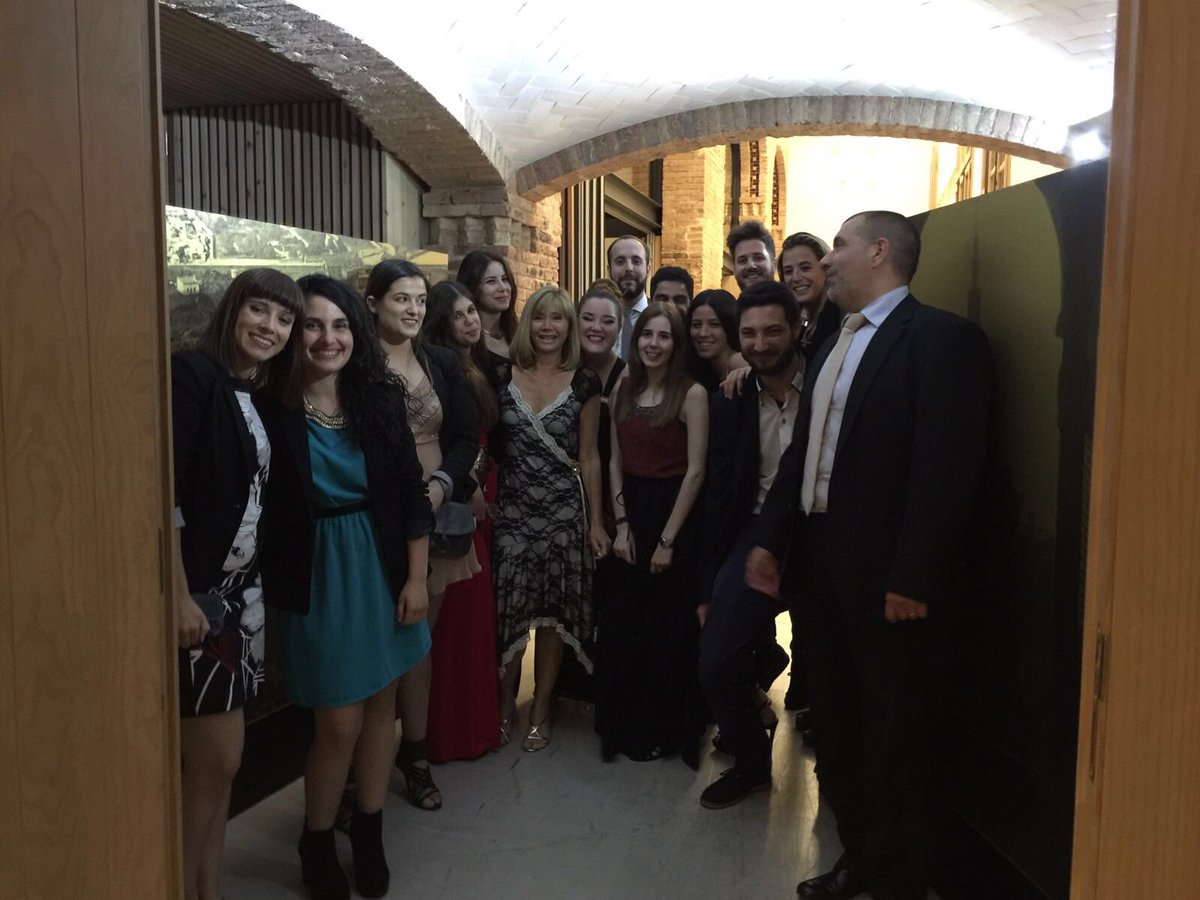 _DETCON_'s tweet photo. @life4n6 con los alumnos del #CaI de este año durante #lanitdeldetectiu #DETCON2016 https://t.co/0fzXKU14de