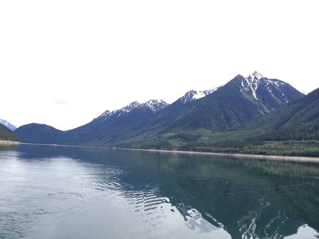 OwenTorgerson's tweet photo. "Glass" as defined by Webster... near @ValemountMarina along @bchydro 's #kinbasket https://t.co/h2FqKVJCEI