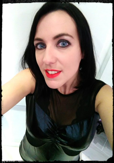 Nous sommes pr&ecirc;tes pour la soir&eacute;e !!! @charlieleex @Alexia_Chuck Math Hdx @JacquieMichelX https://t.<a class="tags" target="_blank" title="On Twitter" href="/?out=eyJ0eXAiOiJKV1QiLCJhbGciOiJIUzUxMiJ9.eyJpYXQiOjE3MjExNTc1NTEsImlzcyI6InR3cG9ybnN0YXJzLmNvbSIsIm5iZiI6MTcyMTE1NzU1MSwiZXhwIjoxNzUyNjkzNTUxLCJyZWRpcmVjdF91cmwiOiJodHRwczovL3R3aXR0ZXIuY29tL2NoYXJsaWVsZWV4In0.7A2aXKEzlUumbUB5IZ8b_dsb2KbhxJQBDpxkNp3R4F1TZ3MEftqideUicRD-WCKeke8j0TpoEG9WnTCyMRXhAA">@charlieleex</a><a href="/tag/best"class="tags"><span>#best</span></a><a href="/tag/fra"class="tags"><span>#fra</span></a>