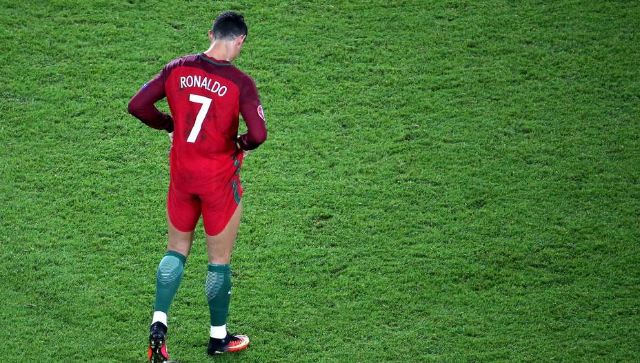 ElUniversal's tweet photo. #EURO2016 Cristiano Ronaldo y #Portugal vuelven a decepcionar https://t.co/F1OUqf5CIV https://t.co/taWwS1IKim