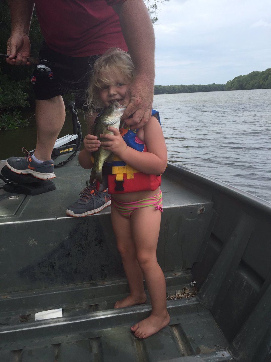 sbailey729's tweet photo. #bassfishing #daddysgirl https://t.co/ECe23XzmWG