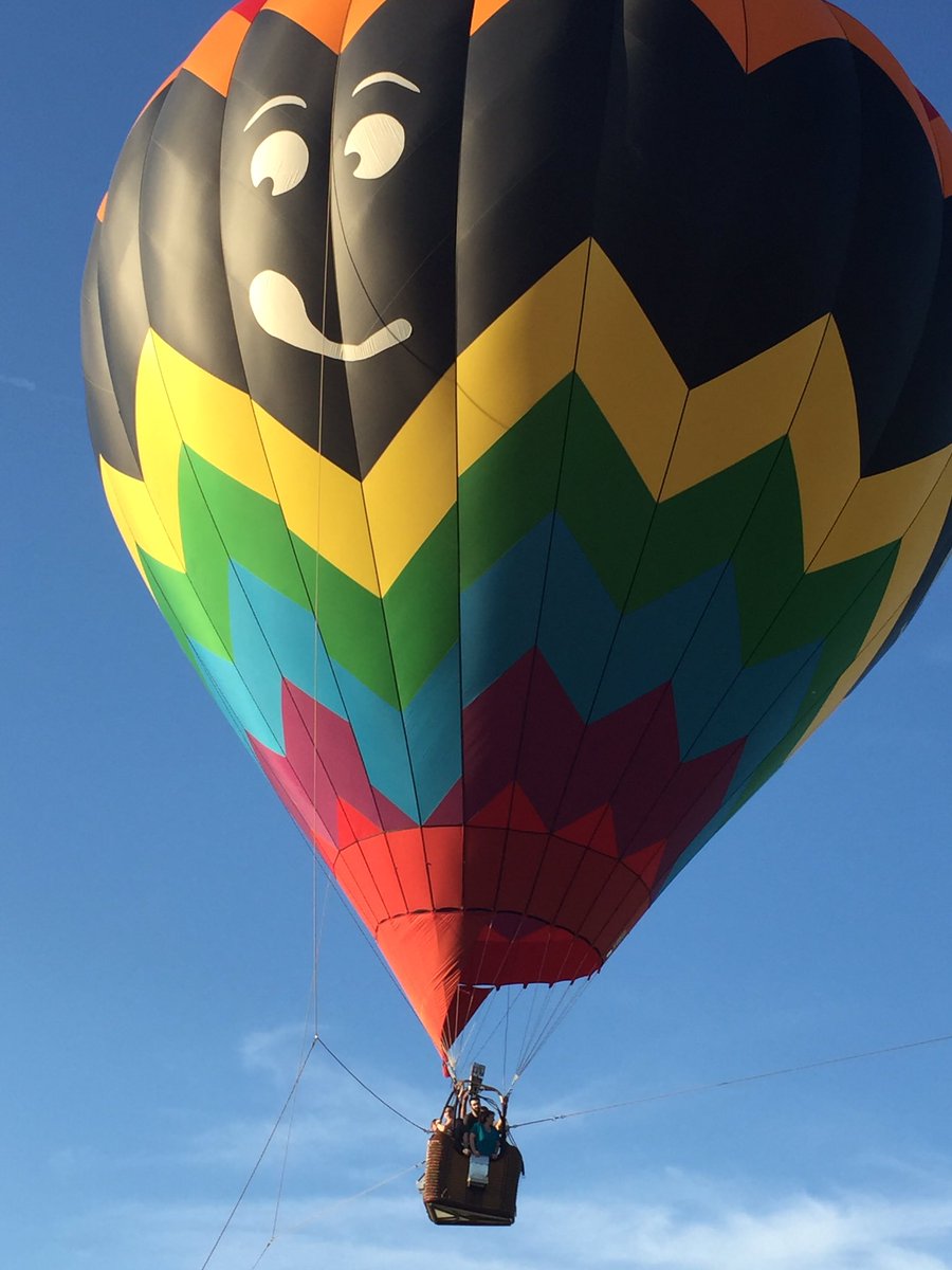 SJWill56's tweet photo. Time to fly #BSpa.., wind pushing balloons to NW - get ready #Milton @SBCFestival1  #SBCF2016 #Balloonandcraft @WTEN https://t.co/IBXRi4Lq7S