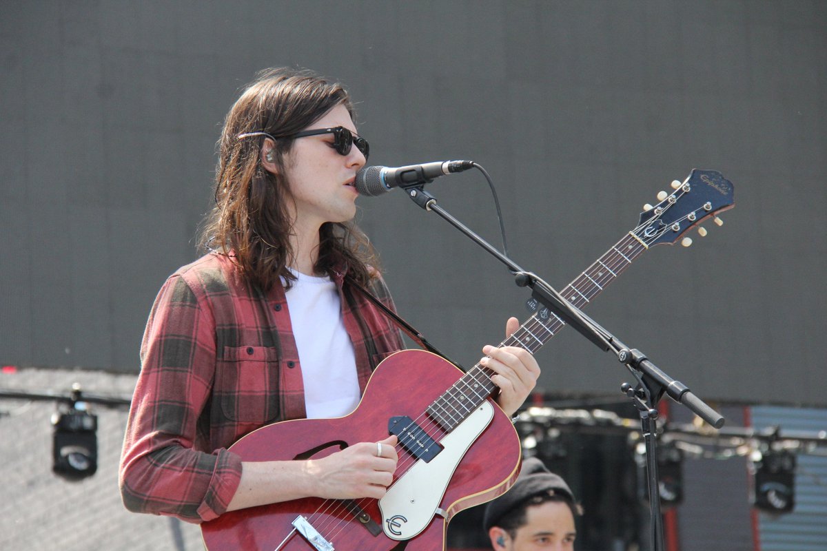 High-Res Photos (via Bell/Much): <a href="/JamesBayMusic/">James Bay</a> + <a href="/ShawnMendes/">Shawn Mendes</a> rehearse for #MMVAs. headlineplanet.com/home/2016/06/1…