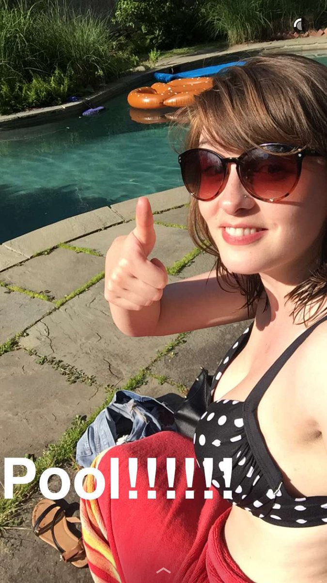 lillian_maxwell's tweet photo. Super casual pool photo lol https://t.co/I0eEaYYDLN