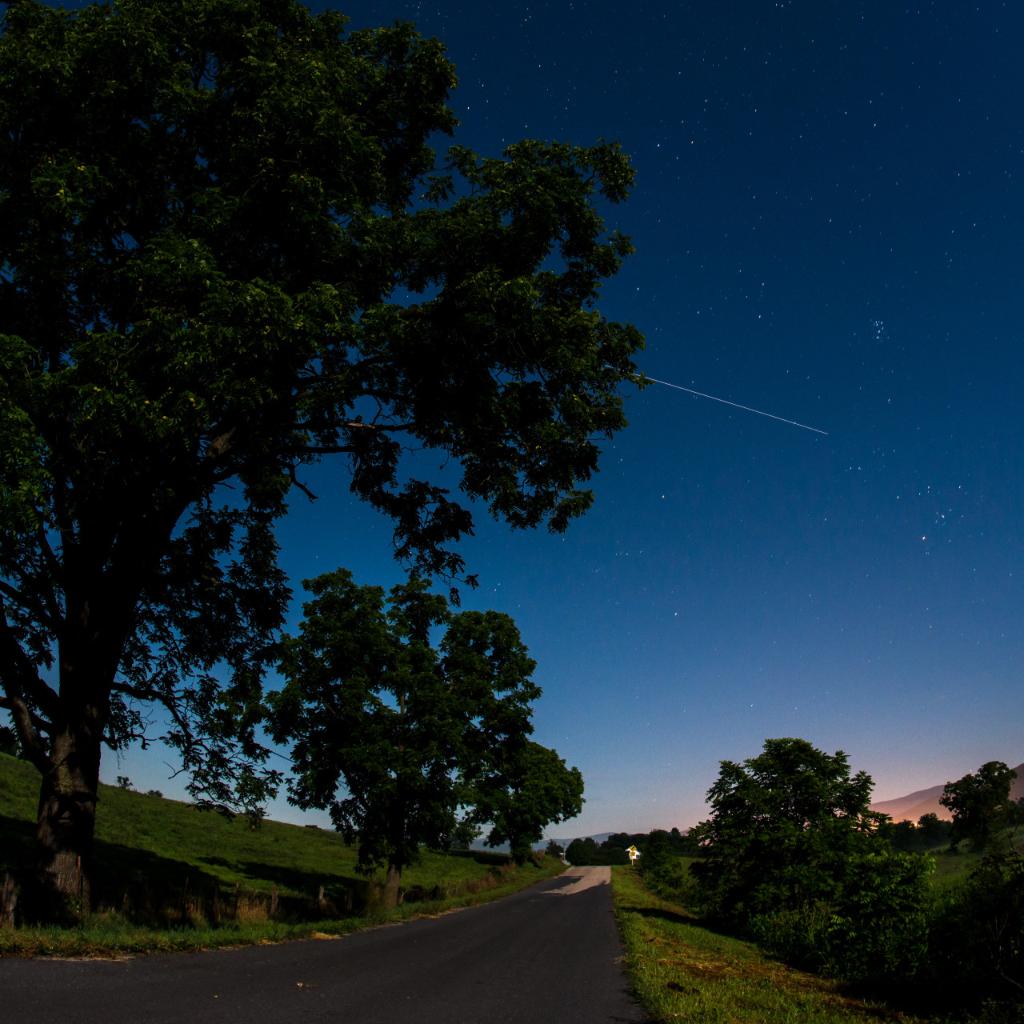 NASA's tweet photo. Spot @Space_Station in the night sky! Use this tool to find out when and where to look up: https://t.co/Qr4CqJx8Bs https://t.co/pWQeYokXBc
