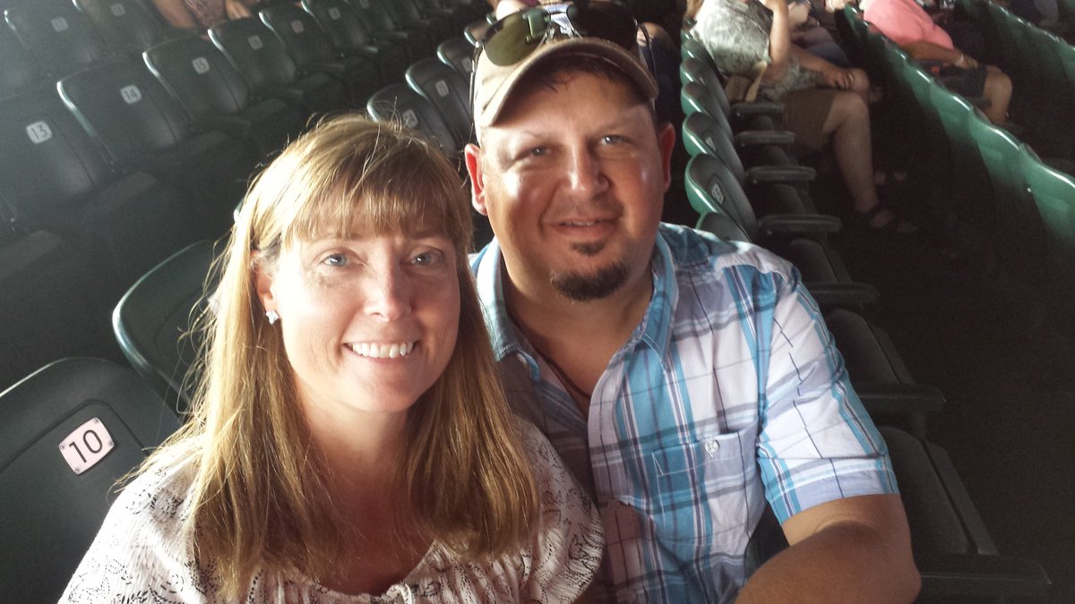 @DrJ_petvet &amp; I waiting patiently for the <a href="/dixiechicks/">deleted the app</a> !!  🐥🐣🐥  #DCXCAMDEN