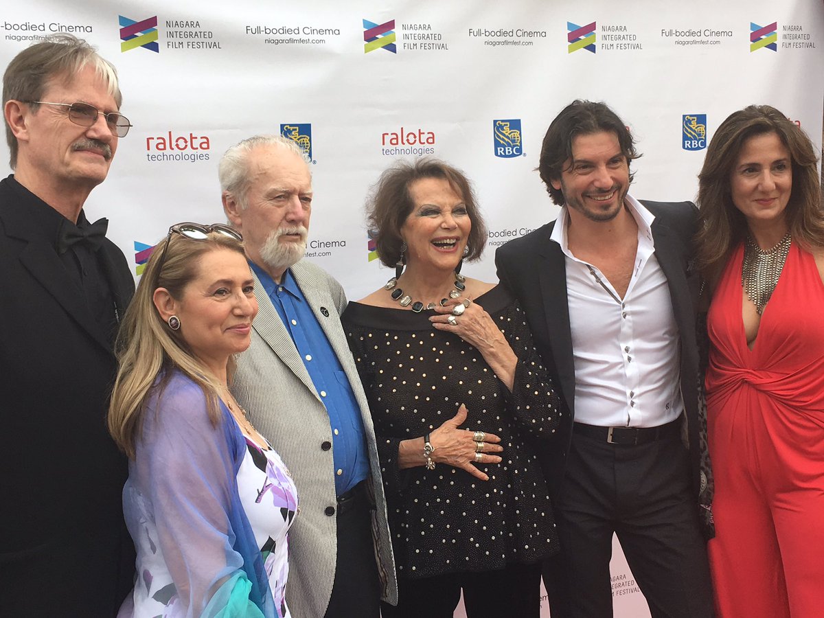 ItaloCinema2day's tweet photo. Complimenti @ICFFCanada and @niagarafilm.. The evening is off to a great start! https://t.co/dVySktlhf2