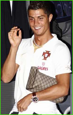 So92212's tweet photo. Cristiano il est troublant mdr https://t.co/ABd30MD5gb