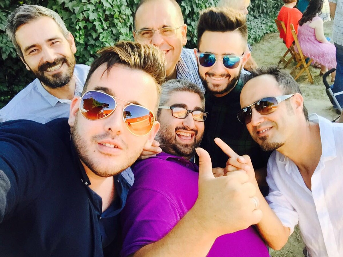 Foto de esta tarde modo bautizo con <a href="/chirigotalocos/">Chirigota LOS LOCOS</a> <a href="/tripon10/">Cristian Tripon</a> <a href="/herreradelarosw/">herrera de la rosa</a> @PipaBernal <a href="/RauleCampallo/">Raule Campallo SfC</a> <a href="/tripon10/">Cristian Tripon</a>