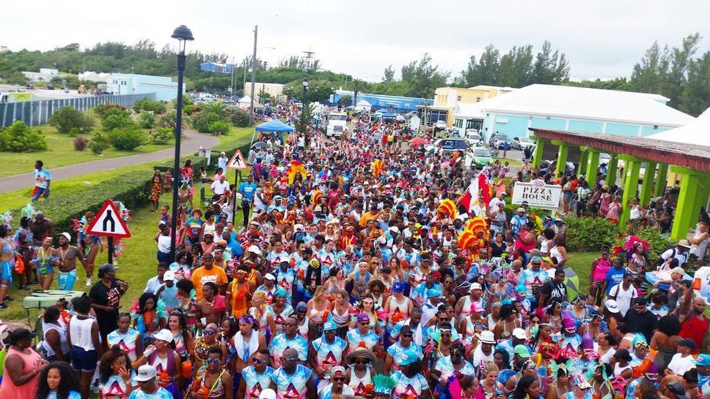 BERMEMES's tweet image. Who has de BIGGEST &amp;amp; BADDEST #masband l? 👉@partypeopleentbda @offlevelbda #bhw2016 #Bermud… bit.ly/264pvER