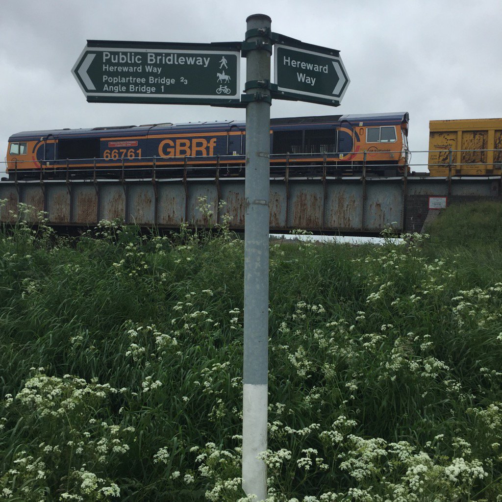 HerewardWay's tweet photo. Along the #TwentyFoot river on the #HerewardWay heading to #Turves #Fenlands https://t.co/8pRHecbjWZ