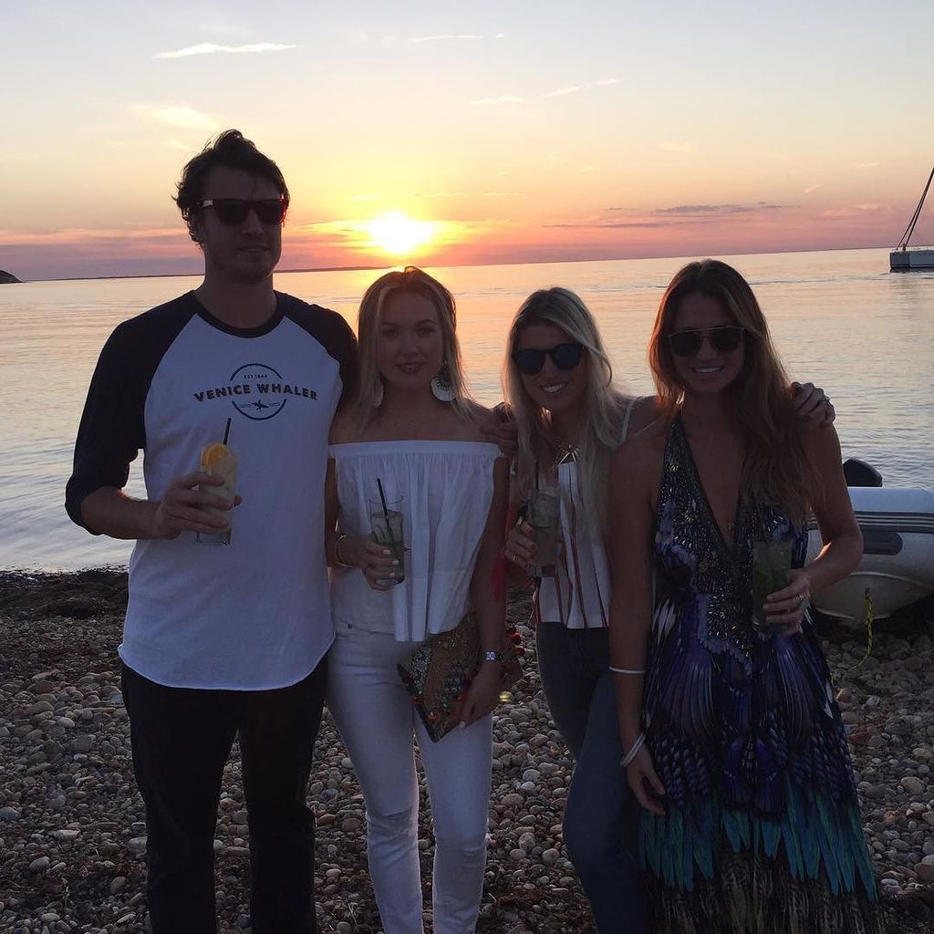 ClementsLandon's tweet photo. Live from Navy Beach, it's Saturday Night 🌅 @doylebird @relationshep @schuylersutton https://t.co/qSyzz3mJrr https://t.co/X10qvm5zvx