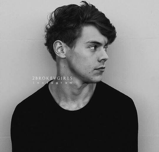 toldtomlinson's tweet photo. tirem um minuto p apreciarem essas manips maravilhosas pfvr irmãs ONED VOTE ATTACK MTV #MTVAwardsStar One Direction https://t.co/jyHVFHNUok