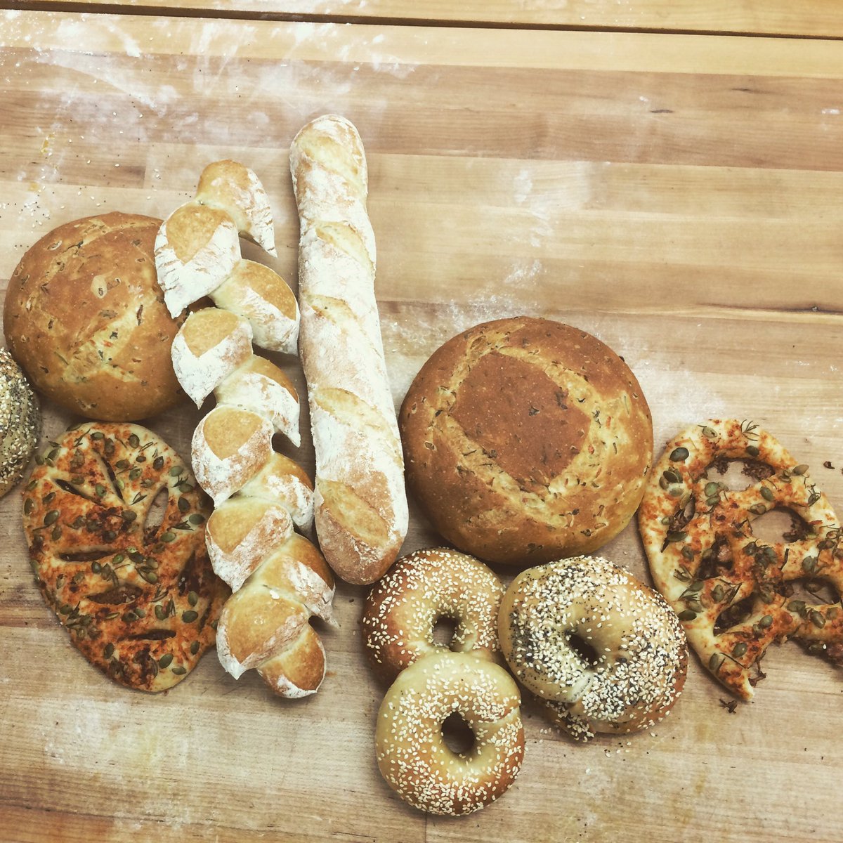 kimula_b's tweet photo. My baking successes! Must practice more though...Anyone need bread? 😬 #baking #bread #vancouver https://t.co/marjdDBHih