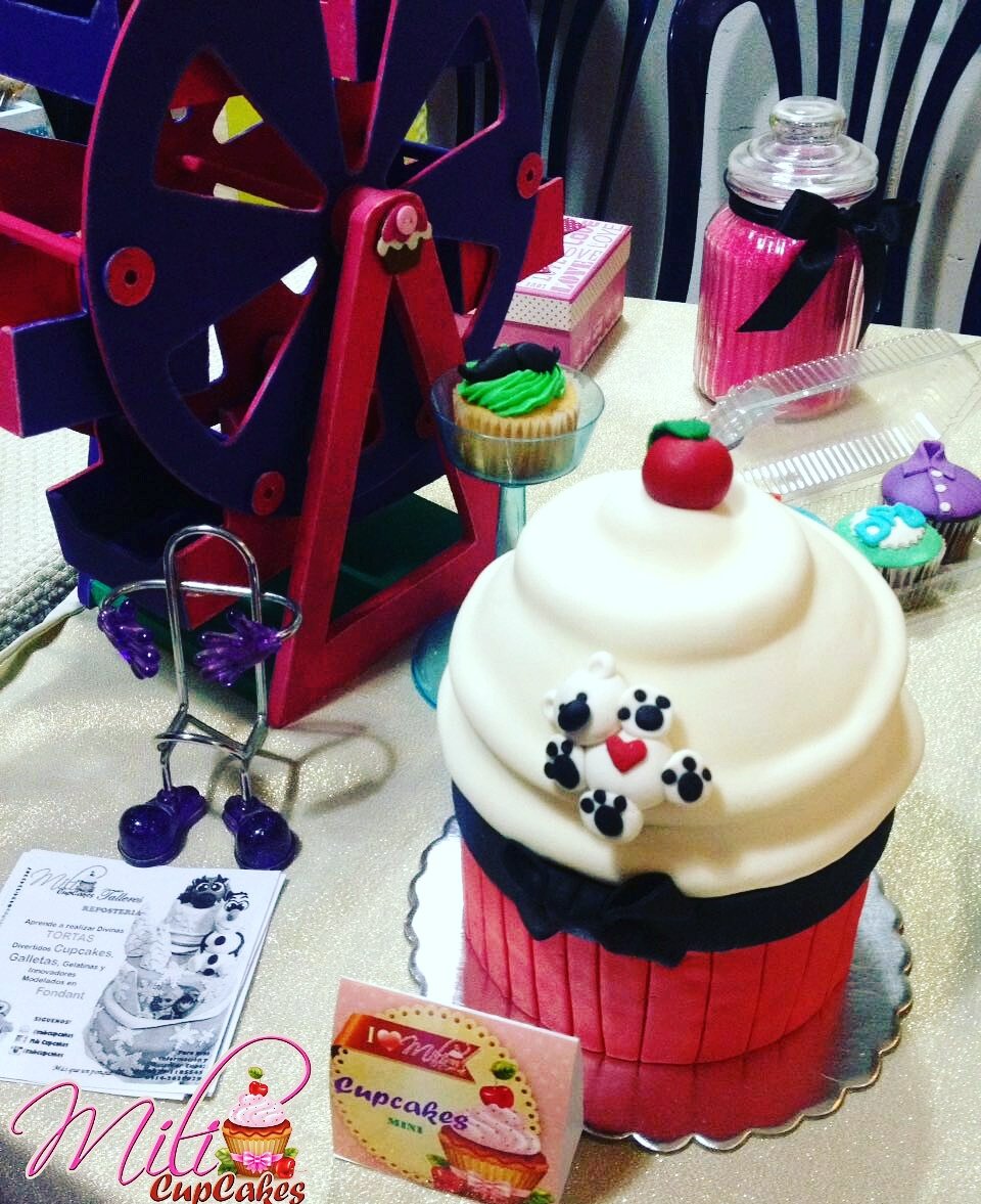 Milicupcakes's tweet photo. #feria #diadelpadre #dayfather #cake #torta #decorada #decorated #fondant #reposteriacreativa #creativepastry https://t.co/7r9E7m5jfO