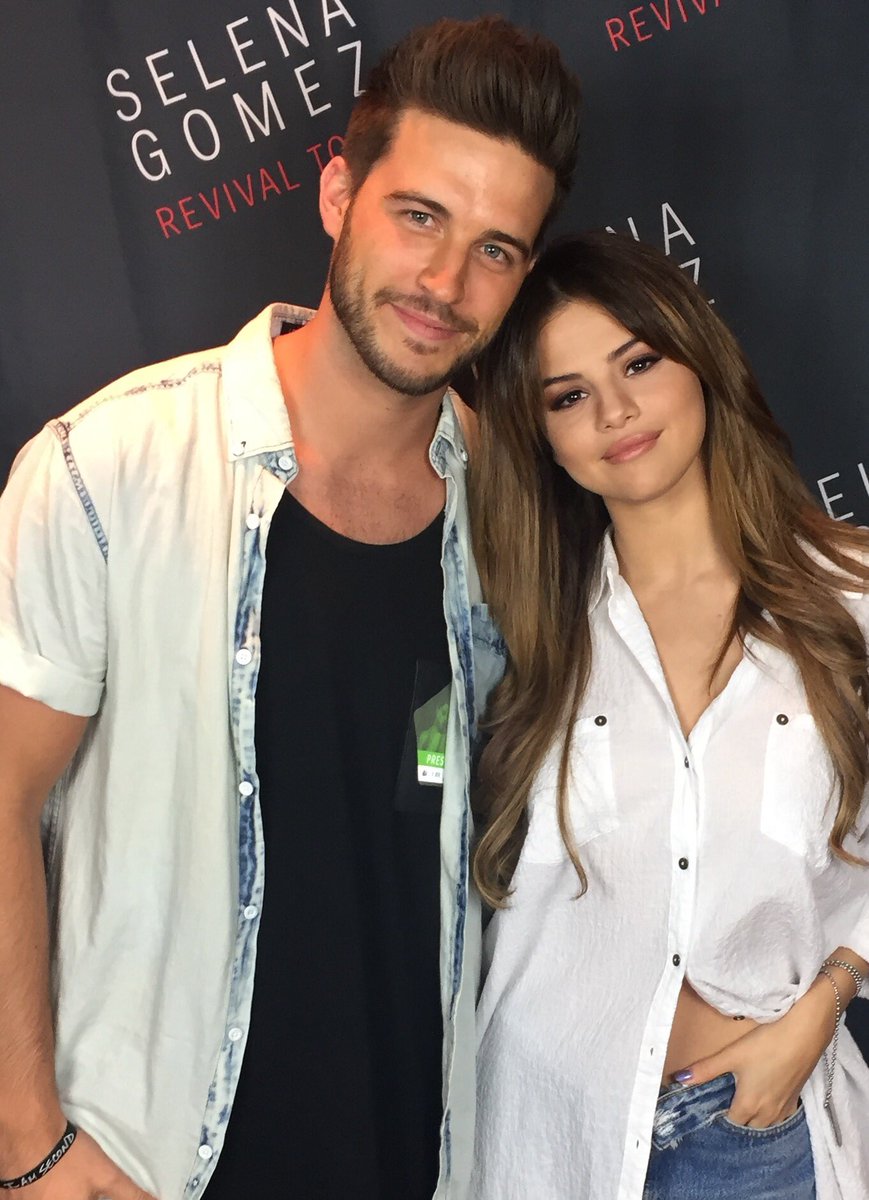 TannerKloven's tweet photo. @justinbieber is an idiot...😍 @selenagomez https://t.co/oXxvTfdXfm