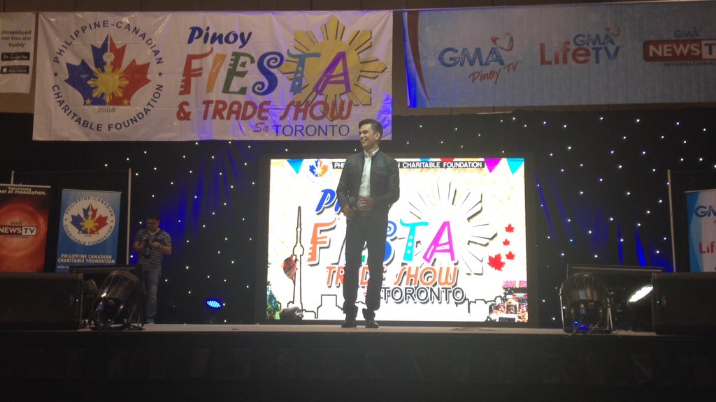 kapusointoronto's tweet photo. TOM ON STAGE! #PinoyFiestaTO @gmapinoytv #GMAPinoyTv #TeamAbroad https://t.co/qq696pUqaQ