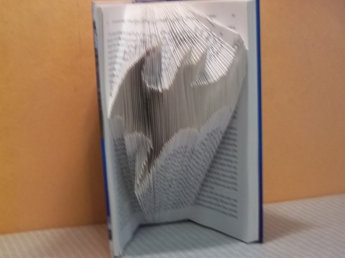 transhumaanists's tweet image. Folded book art - book sculpture gift - present - gift - batman th… tuppu.net/cd3d2a53 #etsymntt #UniquePresent