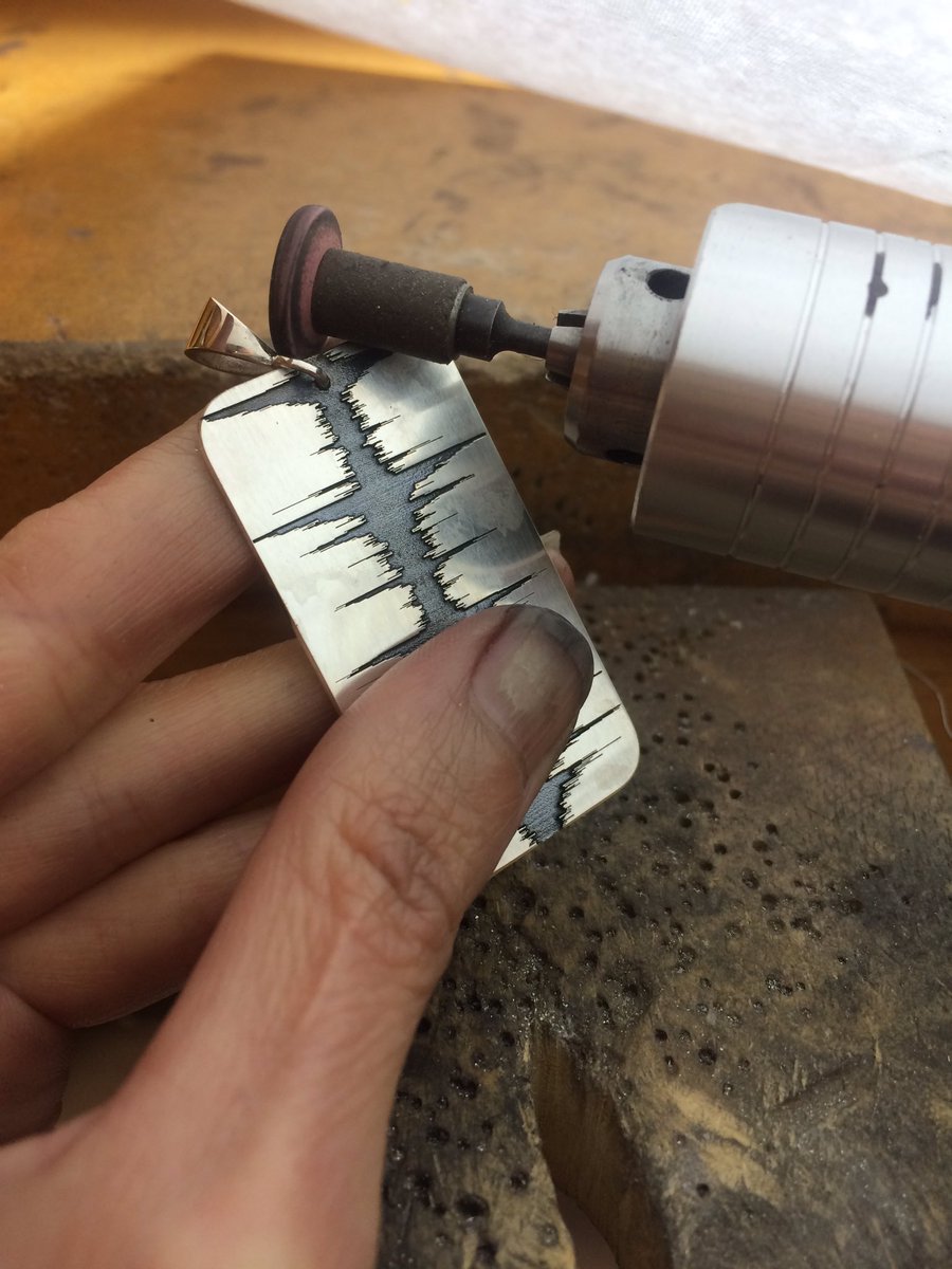 SoundwaveJewels's tweet photo. Putting finishing touches on this #SoundwaveDogTag #soundwavejewelry #menstyle #forhim #dope #custom #mensjewelry https://t.co/vXXZPdh7VC