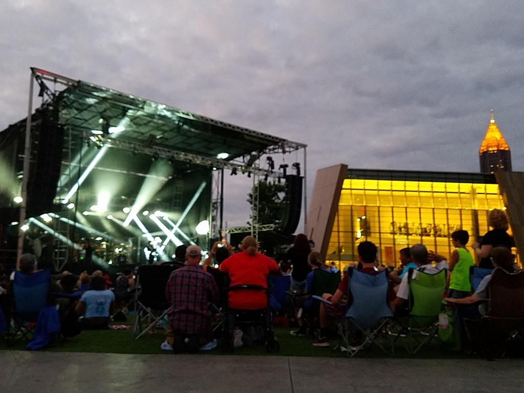 Glenbrookemama's tweet photo. Lt. Dan Band, Honor.Gratitude. Rock & Roll Tour for our #Armed Forces! TY #MarcusFoundation #garysinesefoundation https://t.co/KHmIHZG8EG