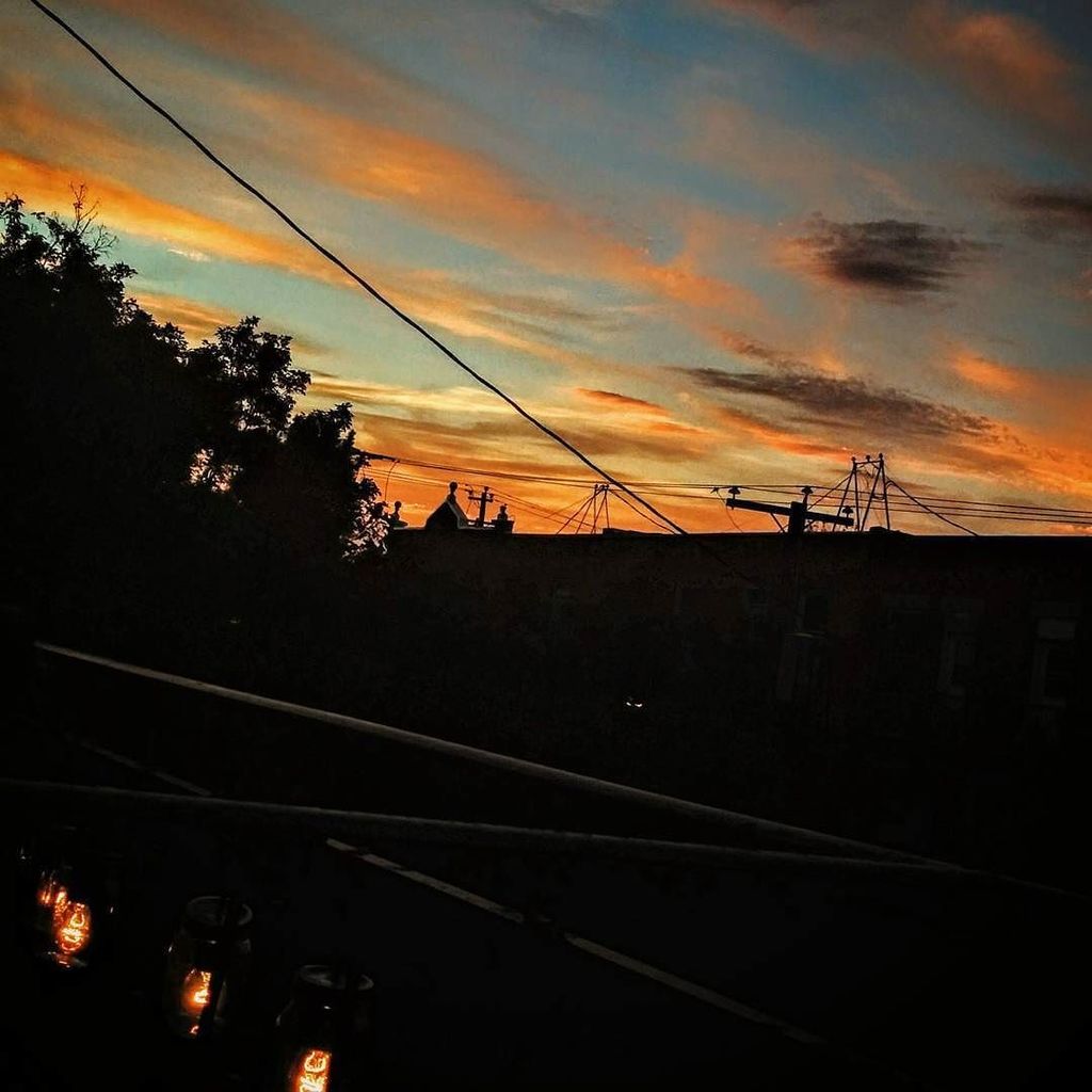 ShehaniKay's tweet image. Beautiful #montréal #sunset. Sweet view from my front #mtl balcony.  #montréaljetaime ift.tt/1SbF7Ju