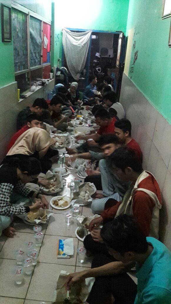 persbima's tweet photo. Kebersamaan Buka Bersama Bima 2016 M/1437 H di Sekretariat Tercinta di Hadiri oleh para Alumni, Alumnus, dan Anggota https://t.co/ygmbBbfKlQ
