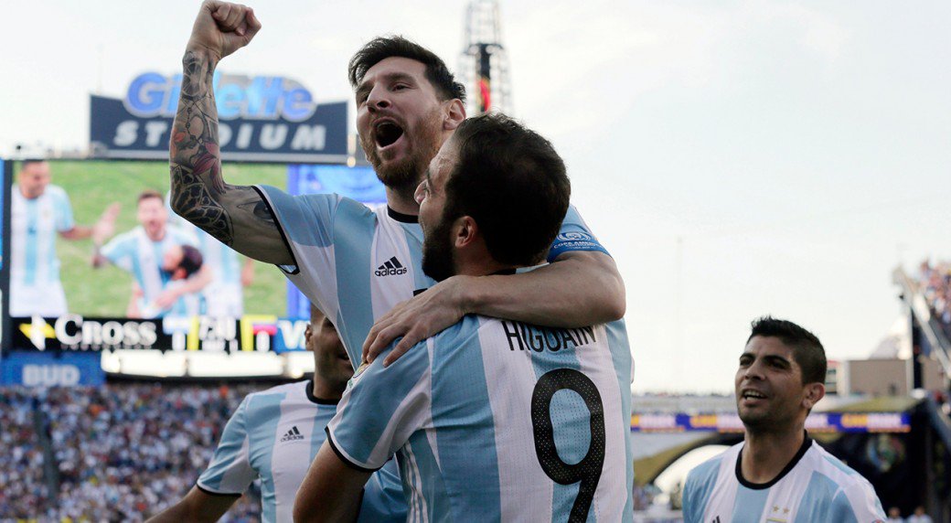 Sportsnet's tweet photo. Messi ties Gabriel Batistuta as Argentina's all-time leading scorer in win vs. Venezuela: https://t.co/5gmlWMLbK5 https://t.co/UtuOczwhKb